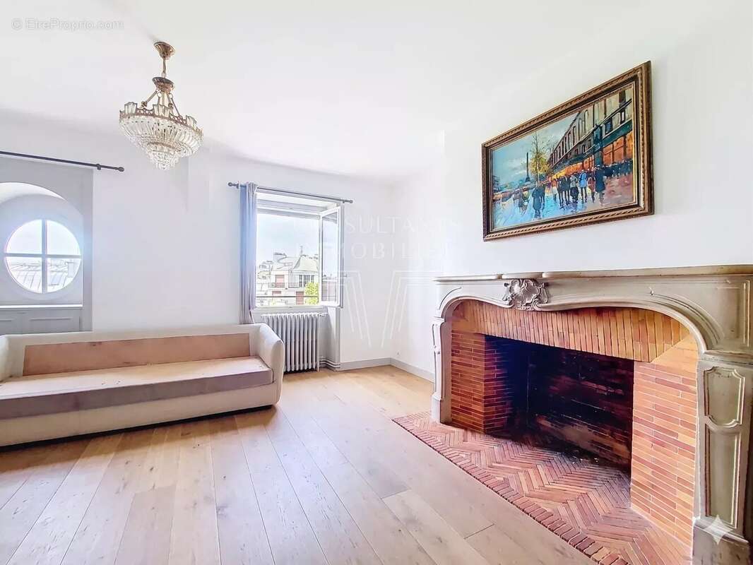 Appartement à PARIS-8E