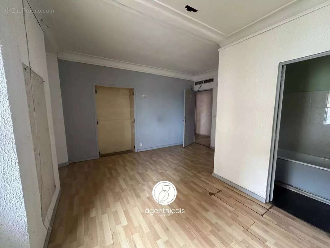 Appartement à SAINT-LAURENT-DU-VAR
