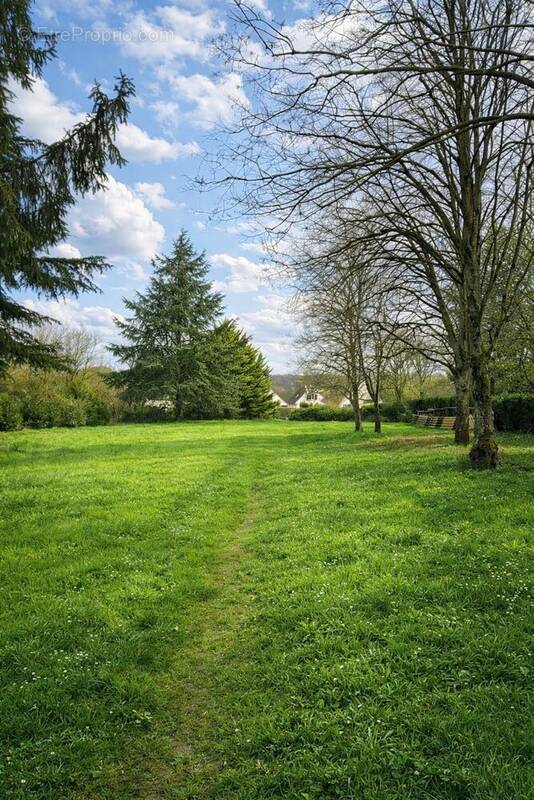 Terrain à VILLECRESNES