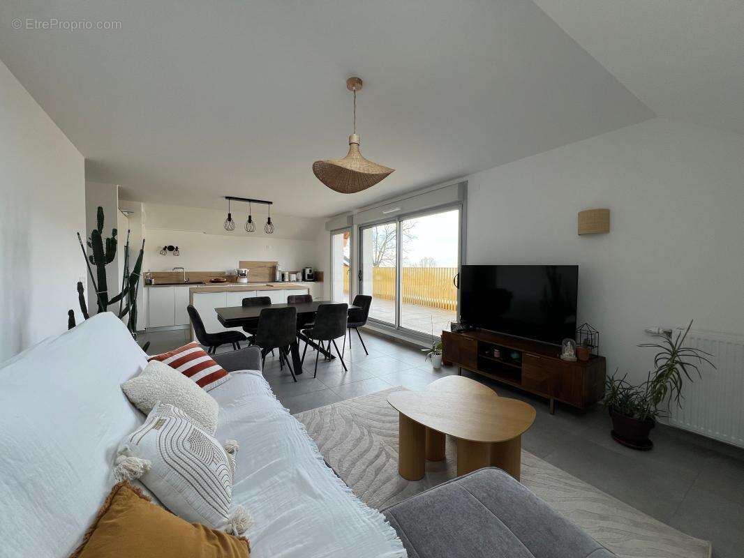 Appartement à SALES