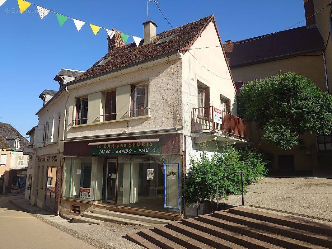 Maison à LUZY