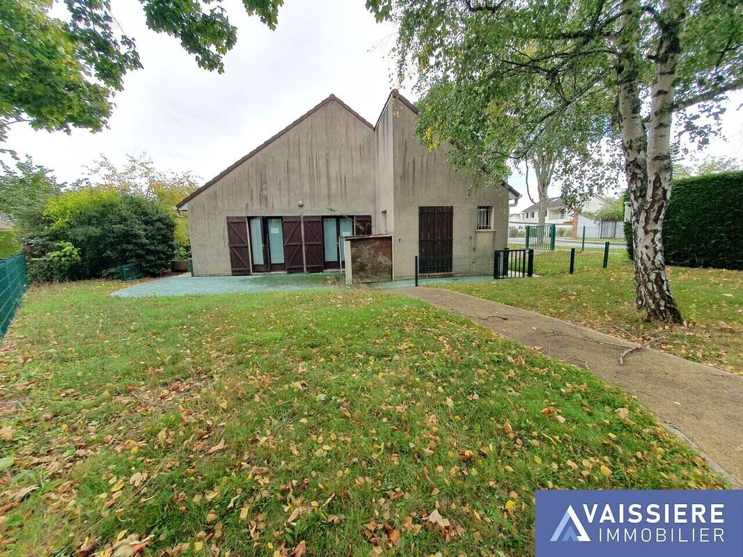 Maison à VOISINS-LE-BRETONNEUX