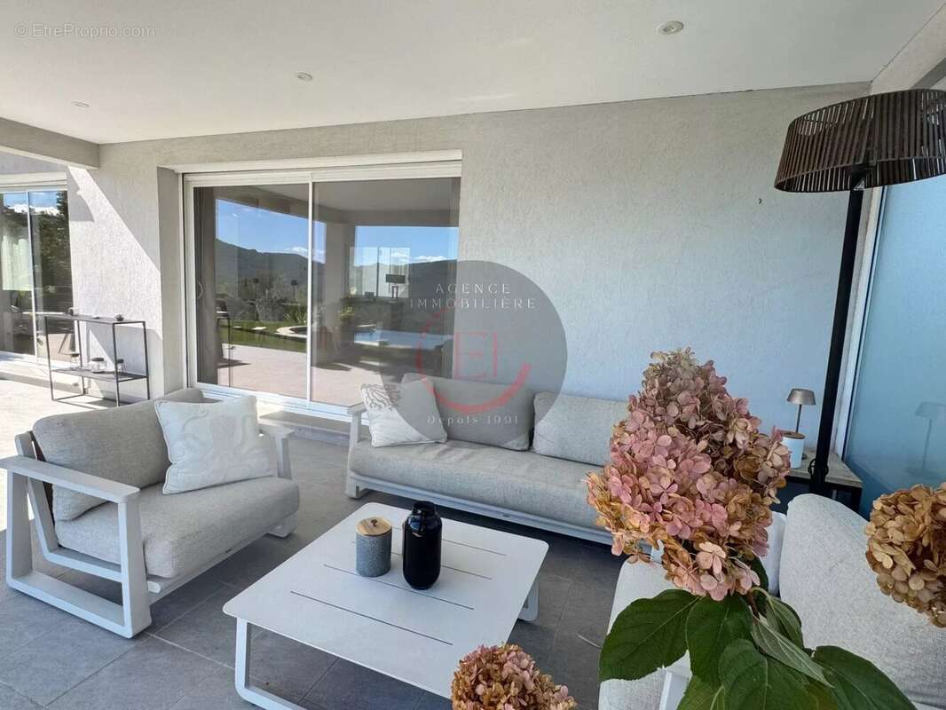 Maison à LES ADRETS-DE-L&#039;ESTEREL