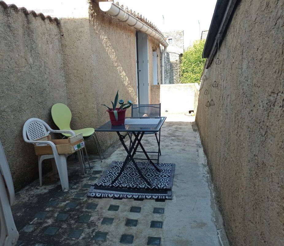 Appartement à BAGNOLS-SUR-CEZE