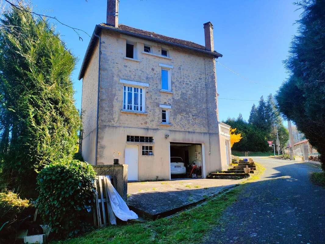 Maison 90 m² à Saint-Mathieu  - photo 2