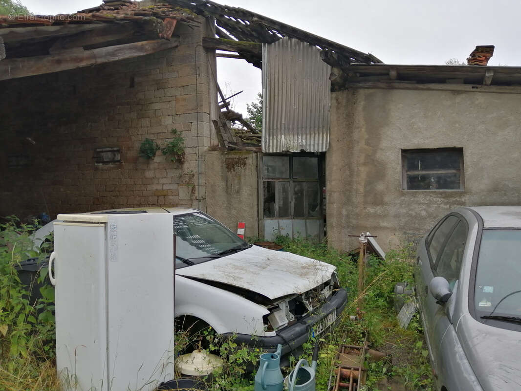 Maison à DOMMARTIN-LES-CUISEAUX