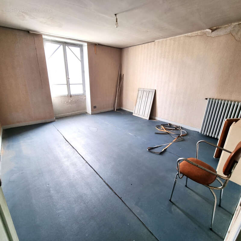 Maison à SAINT-DENIS-DE-JOUHET