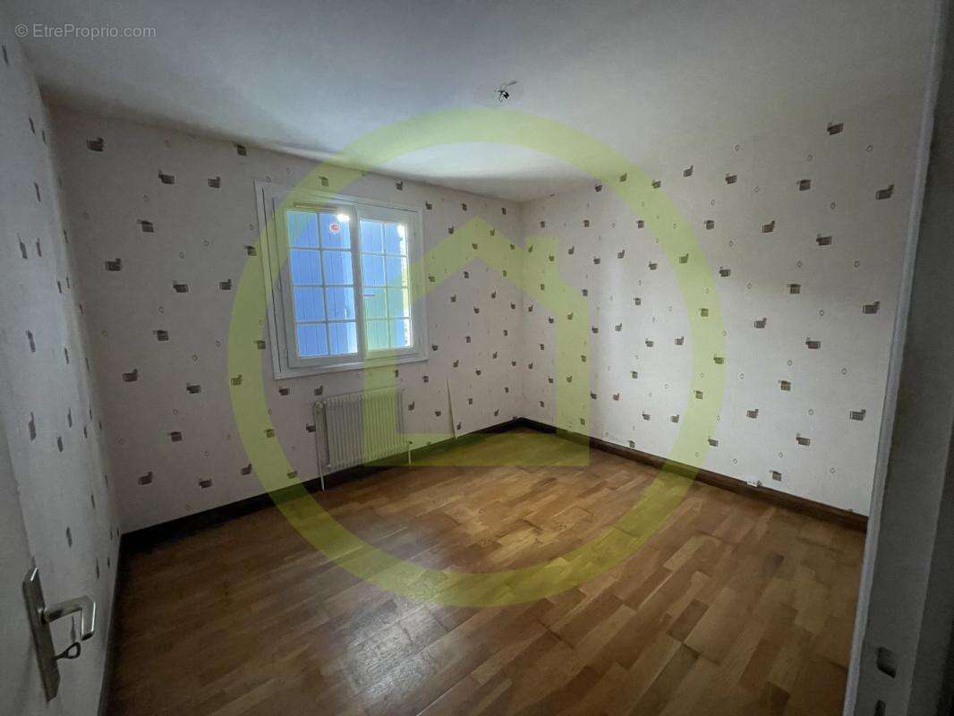 Maison à ROULLET-SAINT-ESTEPHE