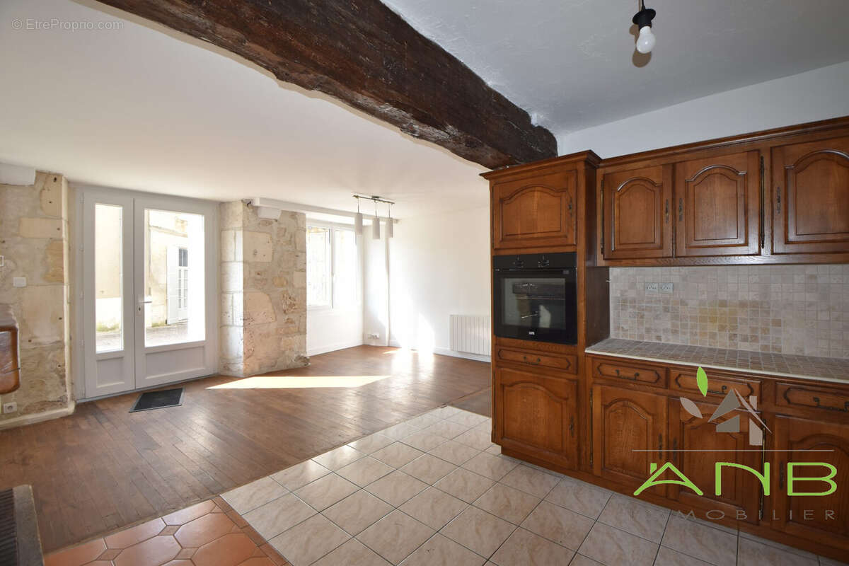 Maison à MONTBRON