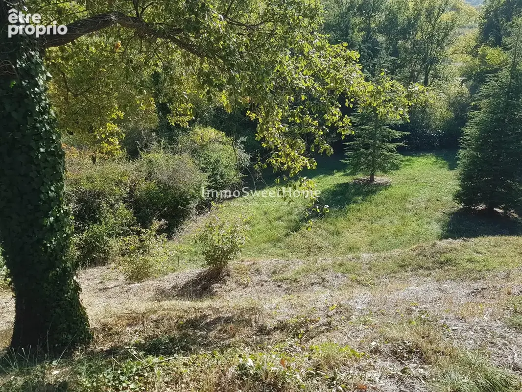 Terrain à LA ROCHE-SUR-LE-BUIS