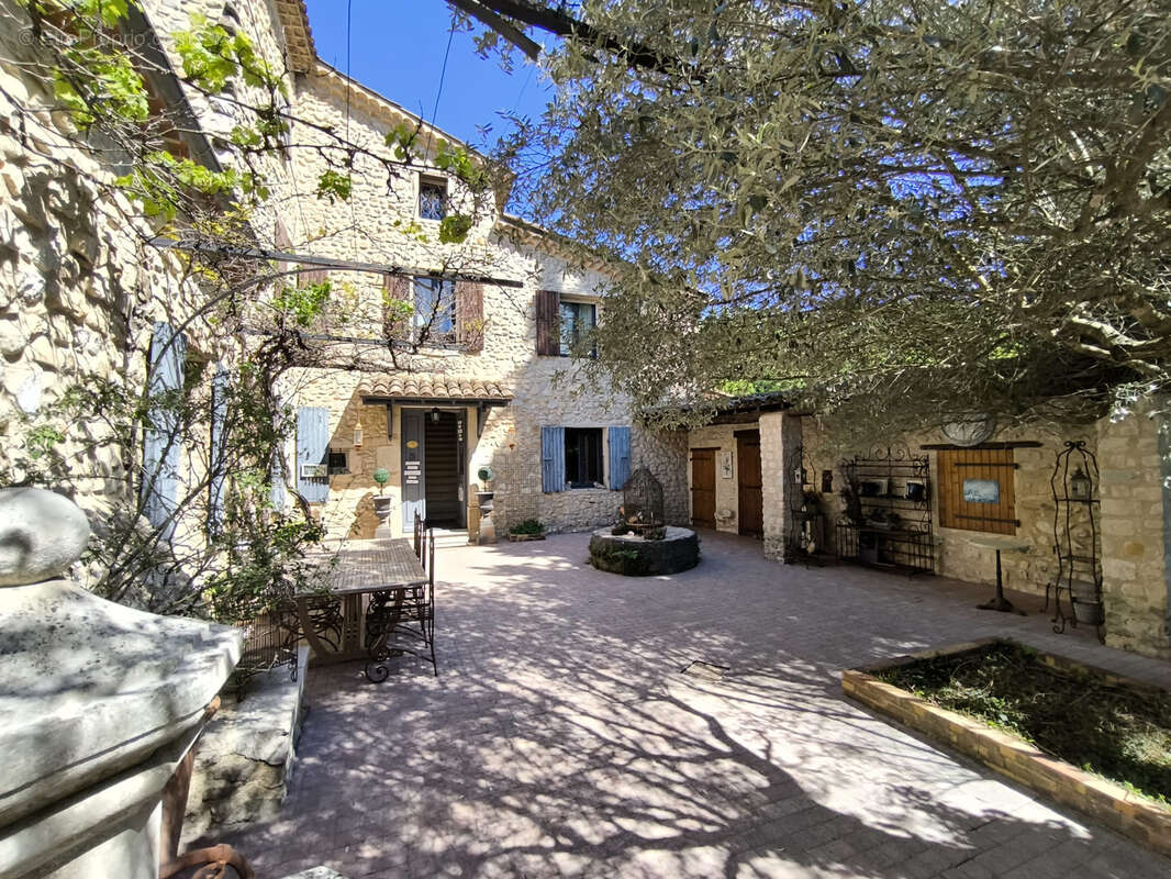 Maison à MIRMANDE