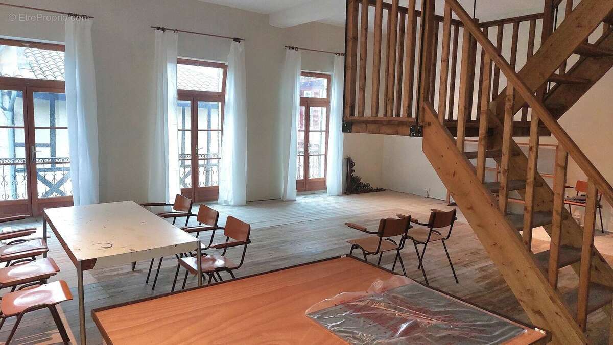Bel appartement au cœur du village à terminer. - photo 2