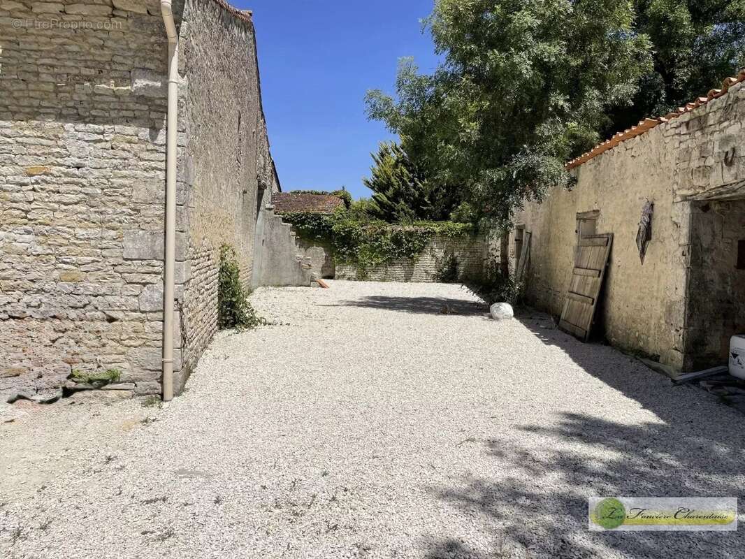 Maison à CHIVES