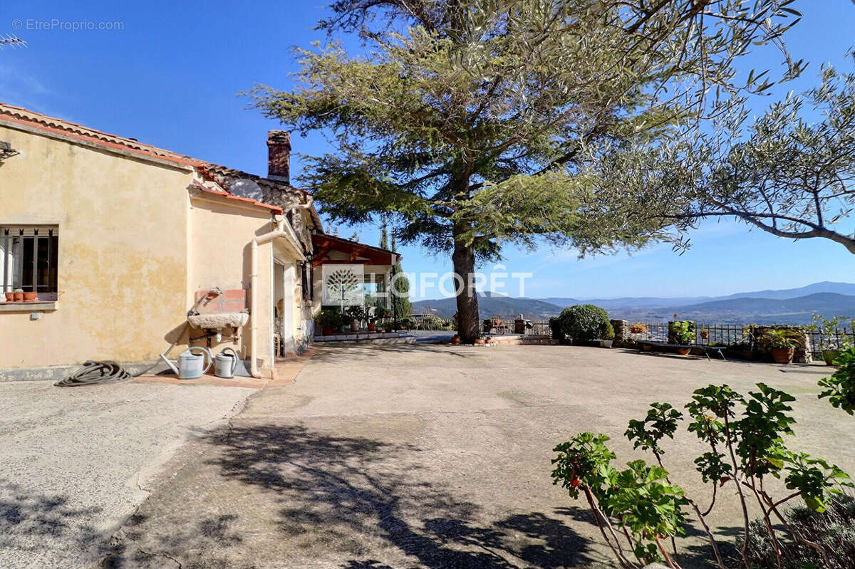 Maison à SOLLIES-VILLE