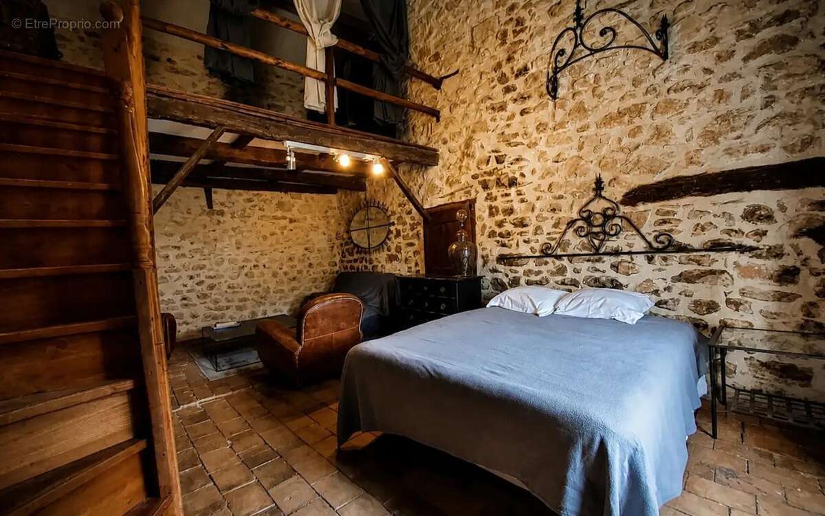 Maison de 10 pièces de 196 m² à Saint-Paul-le-Jeune - photo 24