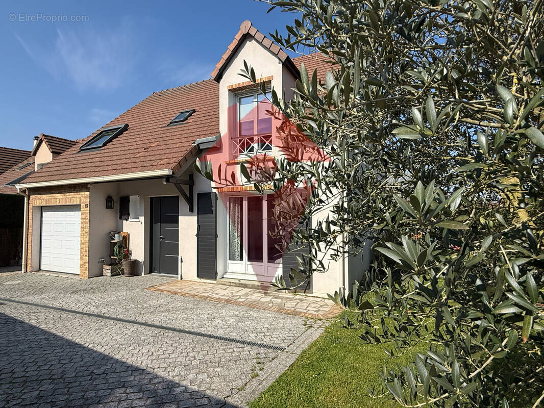 Maison à MORAINVILLIERS