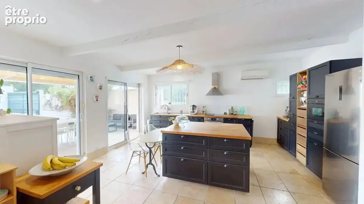 Martigues – Propriété de charme rénovée avec 2 maisons, grand jardin et dépendance - photo 7