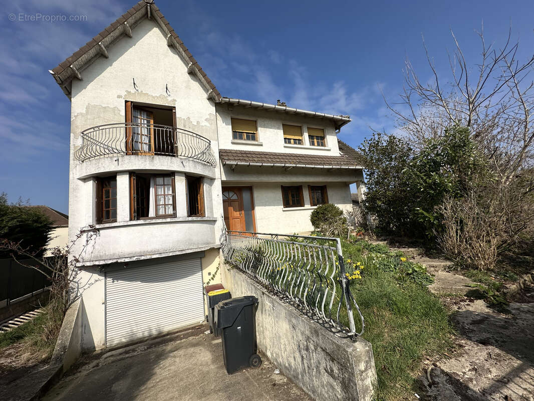 Maison à LE PLESSIS-BELLEVILLE