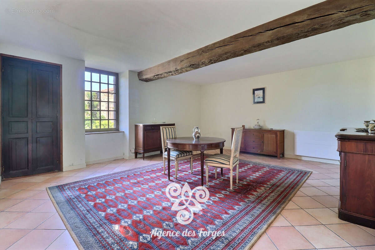 Maison à SAINT-MACAIRE-EN-MAUGES