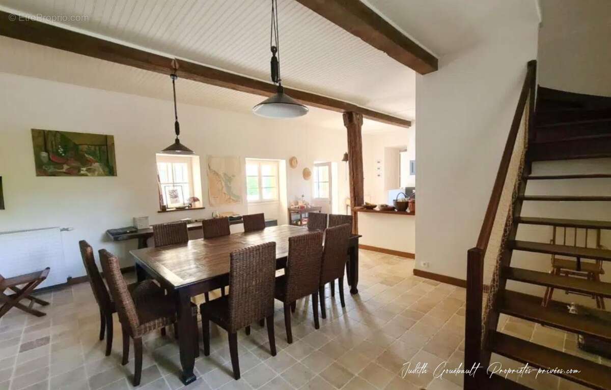 Maison de maître  290m2 sur 7200 m2 de terrain avec tennis - photo 10