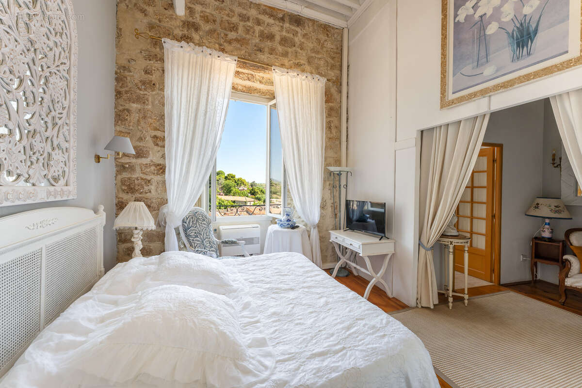 Château médiéval XII e Siecle rénové entre mer et Montagne avec vue  en 360 degrés sur la vallée verdoyante - photo 26