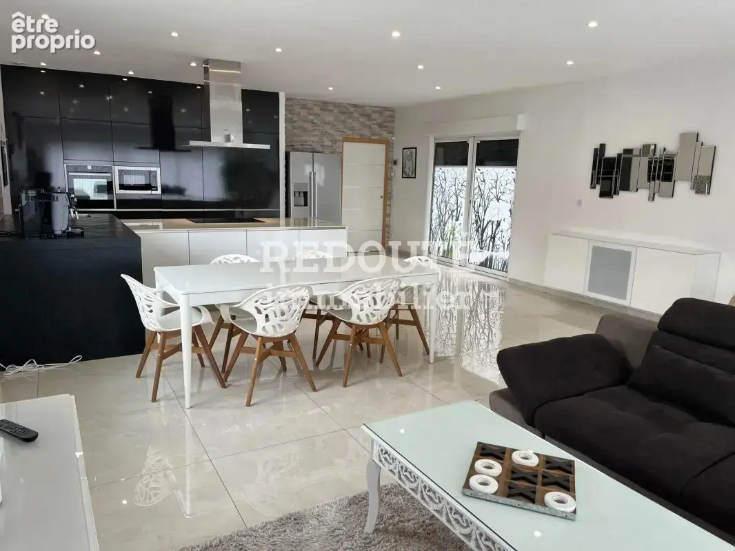 A VENDRE - Maison de 163m2 de plain-pied - FERE-CHAMPENOISE - photo 6