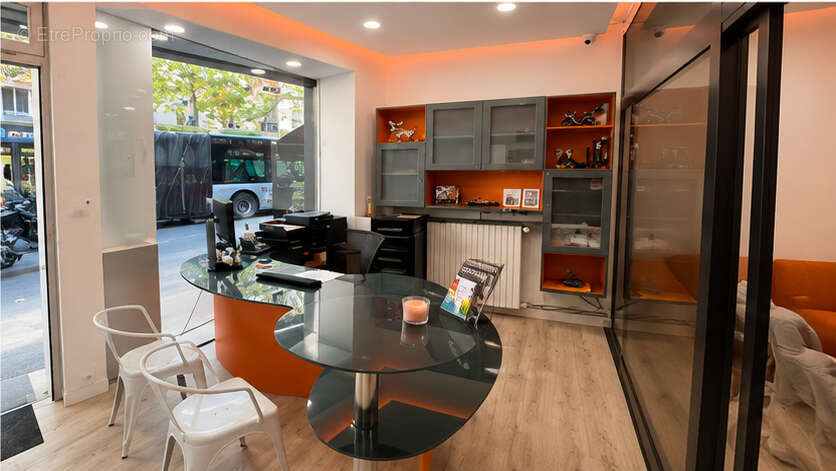 Paris 20e - rue des pyrénées - mur boutique + habitation - occupé - photo 4