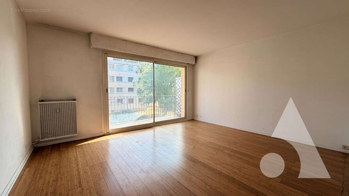 F3 avec balcon + cave et place de parking privée - photo 3