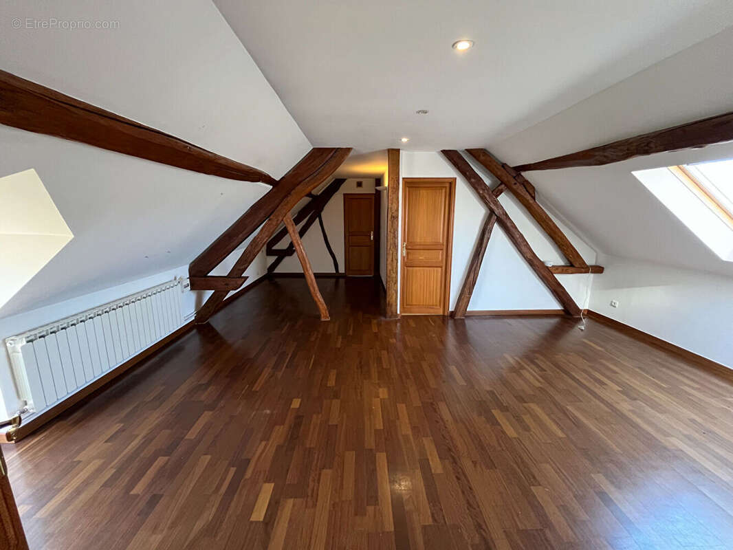 Maison à CHEVILLON-SUR-HUILLARD