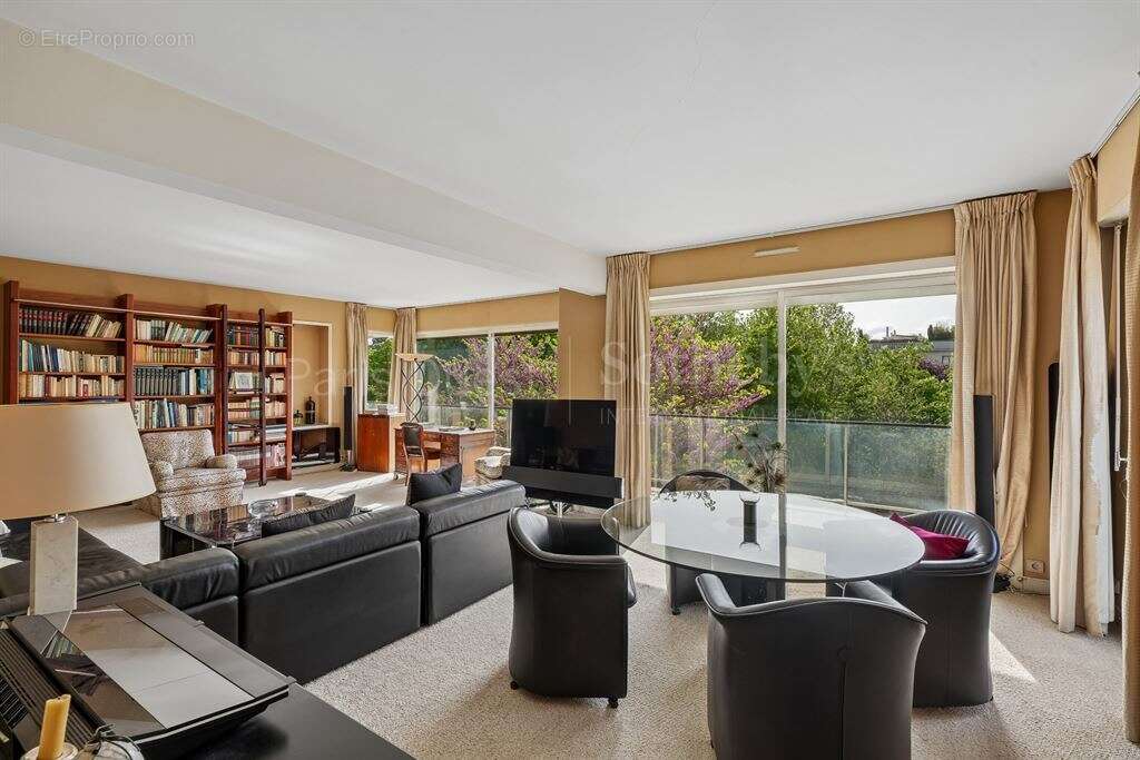 Appartement à NEUILLY-SUR-SEINE