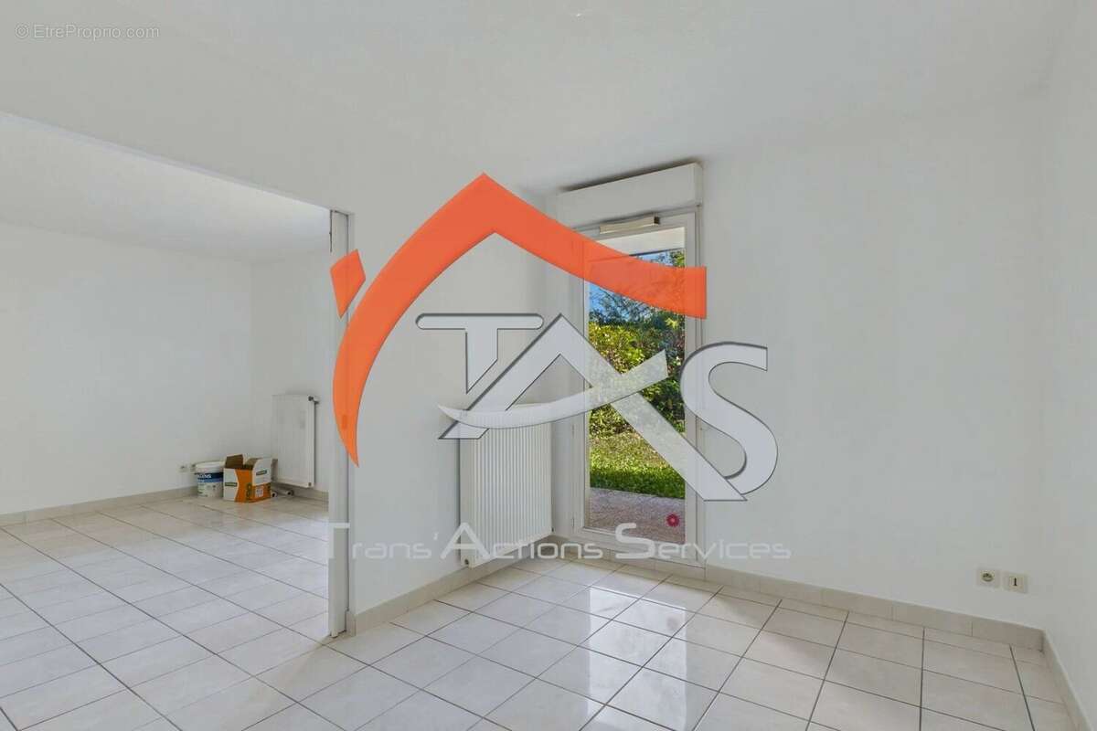 Appartement à LES ROCHES-DE-CONDRIEU