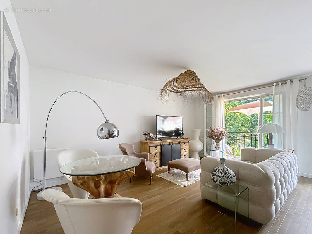 Appartement à FONTENAY-LE-FLEURY