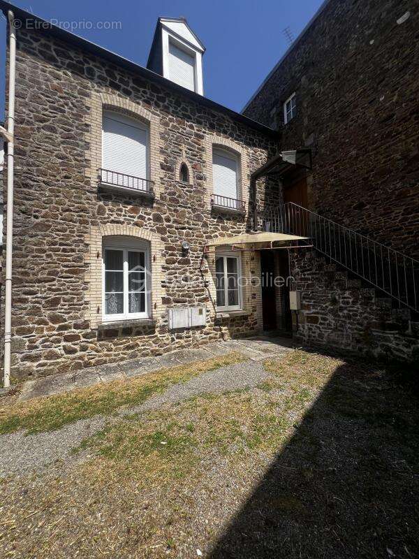 Maison de caractère de 88 m² – 5 pièces – Vue Château de Fougères - photo 2