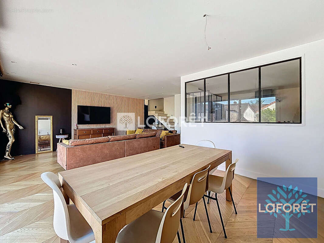 Maison à VIGNEUX-SUR-SEINE