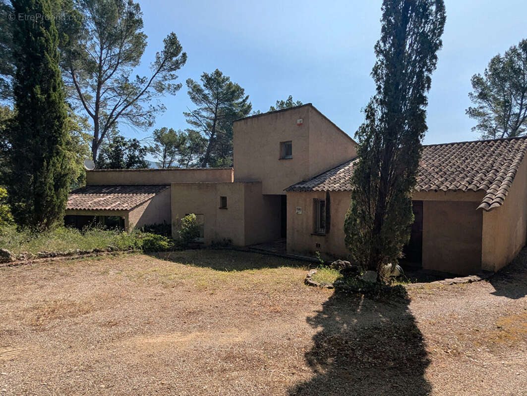 Maison à SALERNES