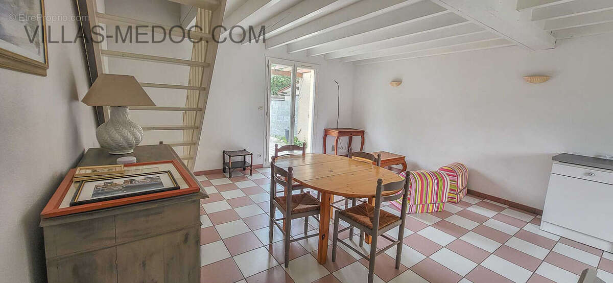 Maison à VENDAYS-MONTALIVET