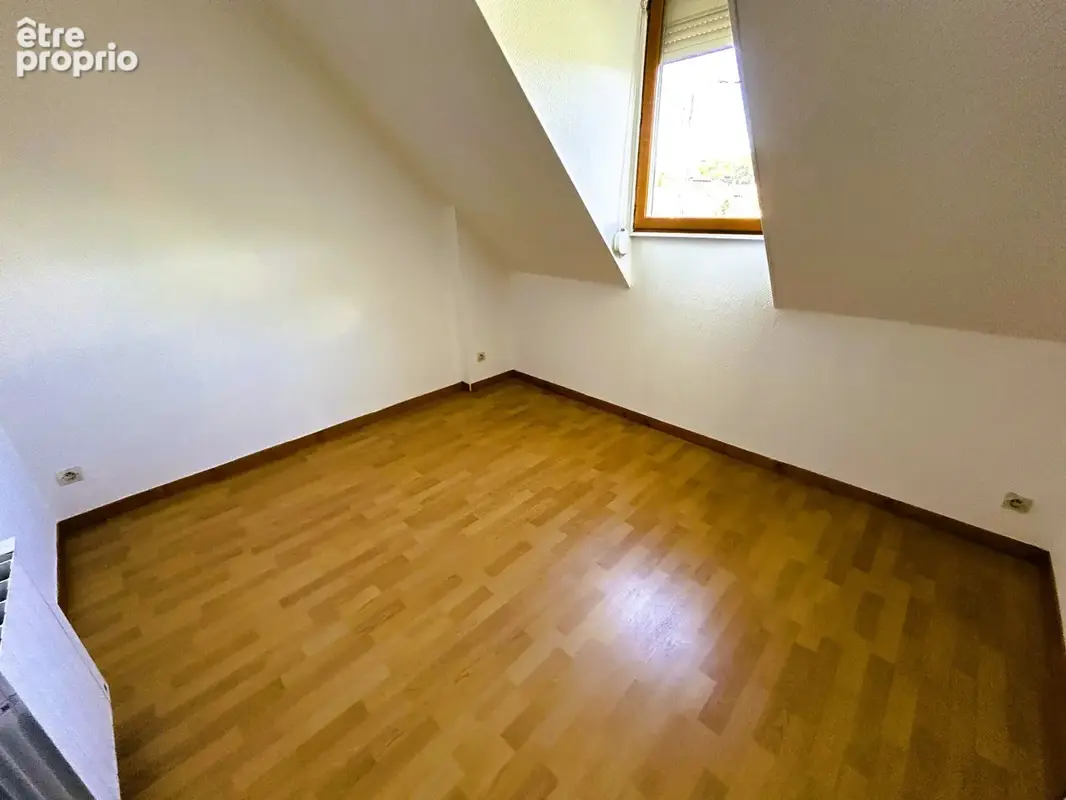 Maison familiale vivable de plain-pied 4 chambres + bureau - garage - beau terrain clos - photo 11