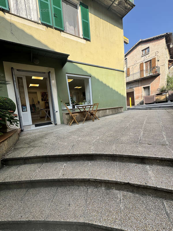 Commerce à L&#039;ESCARENE