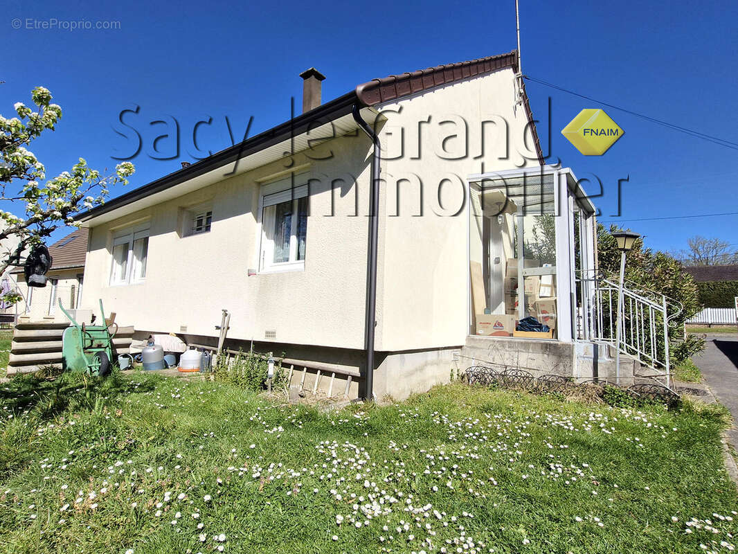 Maison à VERNEUIL-EN-HALATTE