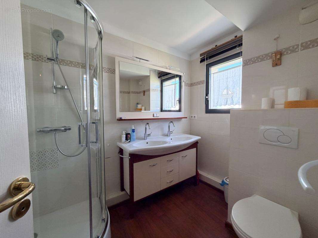 « Exceptionnel appartement de 90 m² dans le quartier recherché de Saint-Éloi, à La Rochelle – Résidence de standing, calme, lumi - photo 11