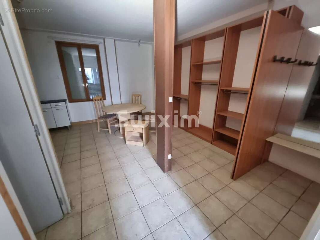 Appartement à VARZY