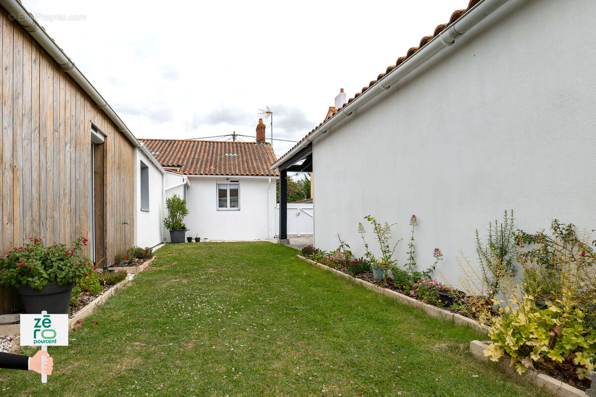 La roche-sur-yon nord   charmant plain-pied 3 chambres avec jardin et garage - photo 20
