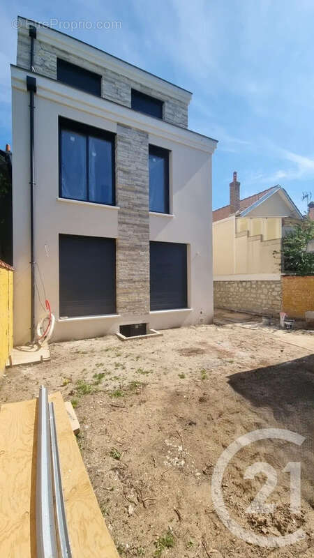 Maison à SAINT-MAUR-DES-FOSSES