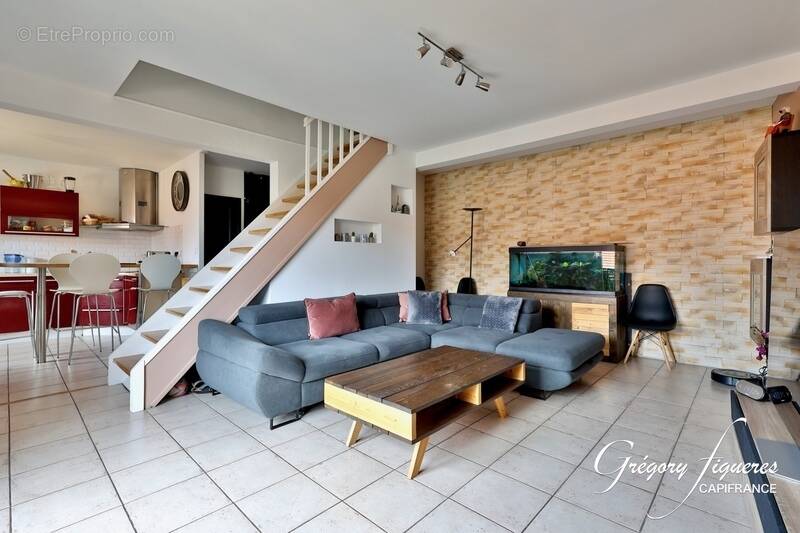 À vendre – Beau duplex 3 pièces de 78,19 m² au dernier étage, avec balcon, garage et place de parking privative - photo 1