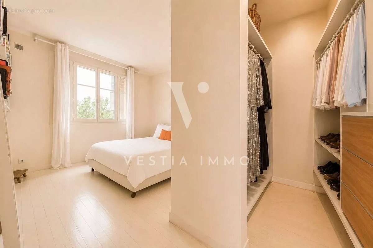 Appartement à LA GARENNE-COLOMBES