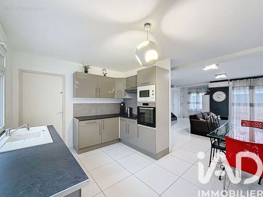 Photo 2 - Maison à MONTEVRAIN