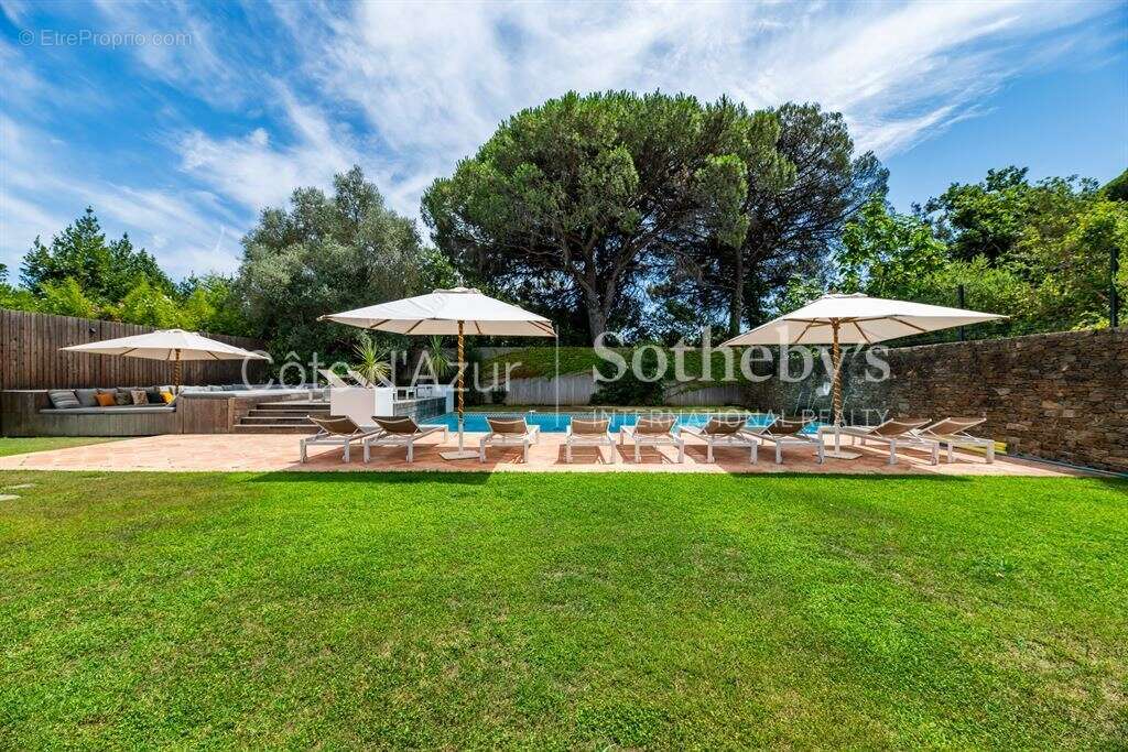 Mas provençal rénové à Ramatuelle avec 1,8 hectares de forêt - photo 18
