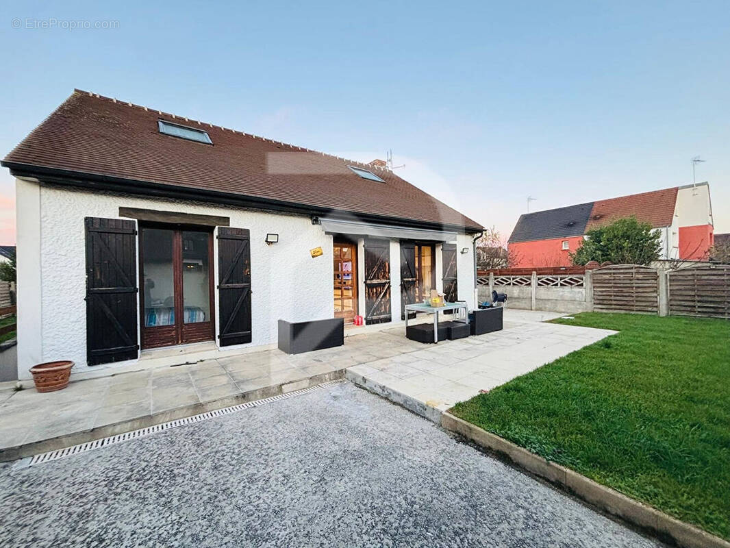 Maison à SARTROUVILLE