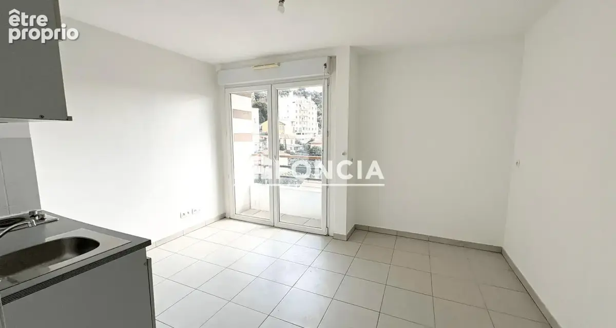 Bas saint roch/ av giacobi - studio dernier étage - photo 2