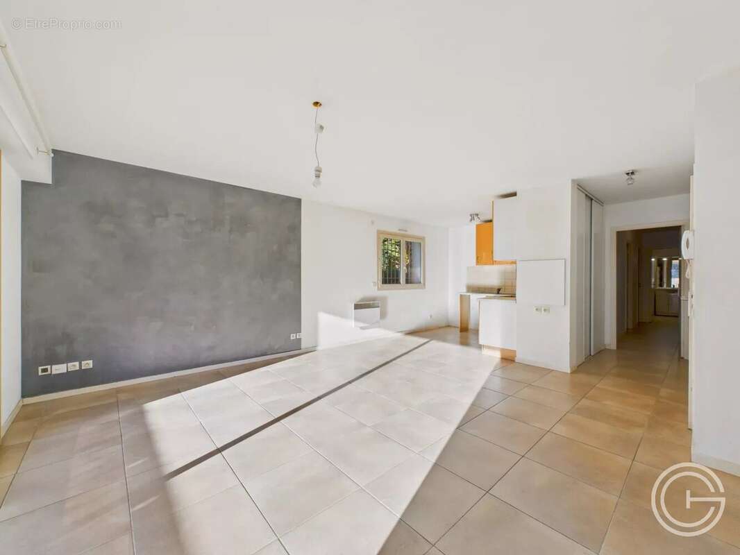 Appartement à SAINT-LAURENT-DU-VAR